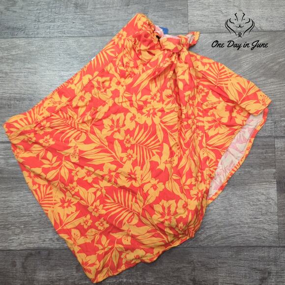 Arizona Jean Co. Wrap Front Tropical Shorts Size M - Picture 1 of 5